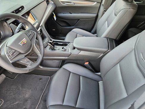 New 2025 Cadillac XT5 Luxury image 13