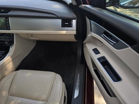 Used 2016 Jaguar XF Prestige image 9