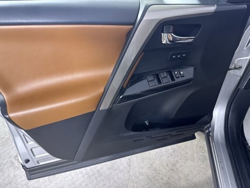 Used 2018 Toyota RAV4 Limited image 16