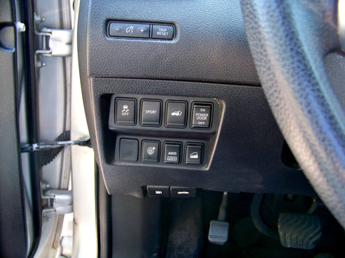 Used 2014 Nissan Rogue SV image 32