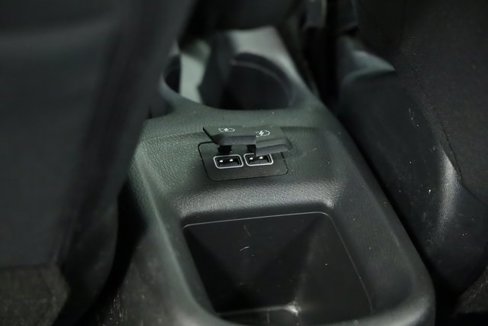 Used 2018 Nissan Kicks SR image 24