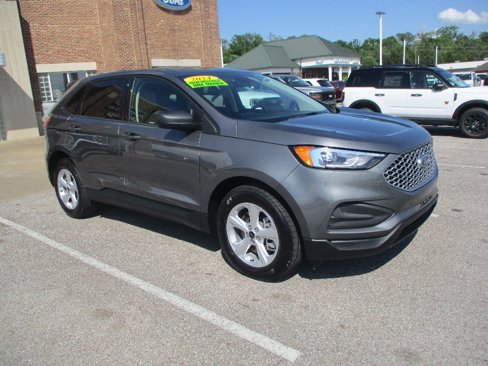 Used 2024 Ford Edge SE image 1