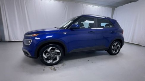 Used 2022 Hyundai Venue Limited image 19