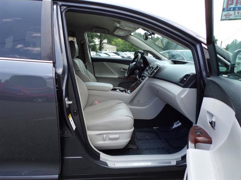 Used 2009 Toyota Venza Limited w/ Comfort Pkg image 17