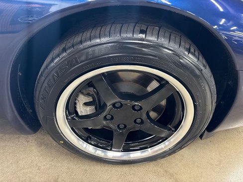 Used 2000 Chevrolet Corvette Coupe w/ Roof Pkg image 32