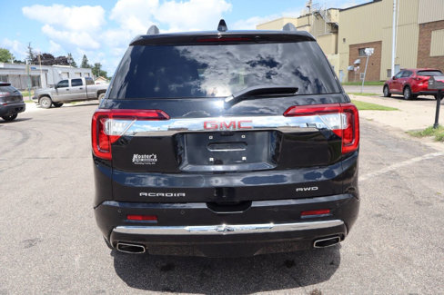 Used 2023 GMC Acadia Denali w/ Black Diamond Edition image 10