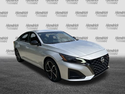 Used 2023 Nissan Altima 2.5 SR image 2
