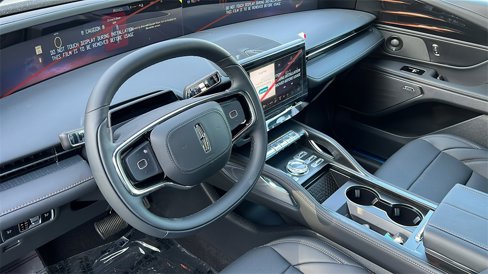 New 2025 Lincoln Nautilus Premier w/ Equipment Group 102A image 18