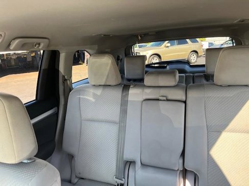Used 2014 Toyota Highlander LE image 7