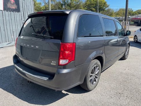 Used 2017 Dodge Grand Caravan SXT image 5