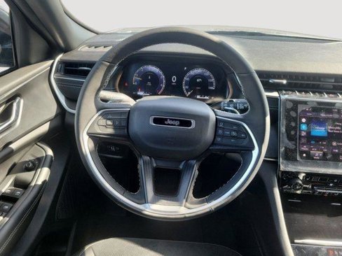 New 2025 Jeep Grand Cherokee Altitude image 12