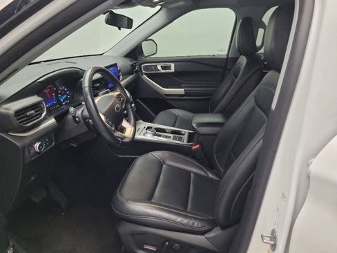 Used 2020 Ford Explorer XLT w/ Equipment Group 202A image 17