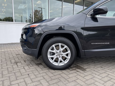 Used 2015 Jeep Cherokee Latitude w/ Comfort/Convenience Group image 10