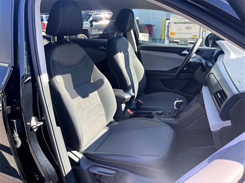 Used 2022 Volkswagen Taos SE w/ IQ.Drive SE Package image 7