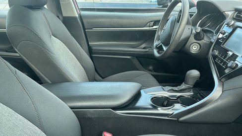 Used 2020 Toyota Camry LE image 5