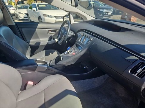 Used 2012 Toyota Prius Five image 9