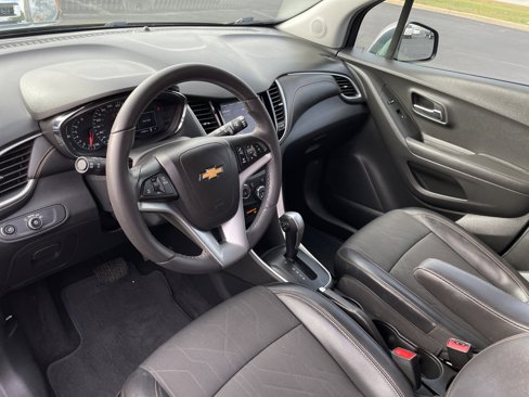 Used 2021 Chevrolet Trax LT w/ Driver Confidence Package image 9