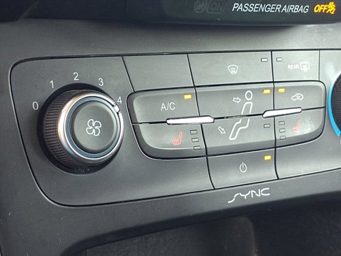 Used 2016 Ford Focus SE w/ SE Winter Package image 5