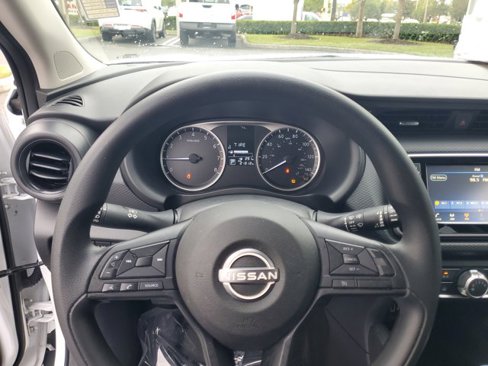 Used 2024 Nissan Kicks S image 22