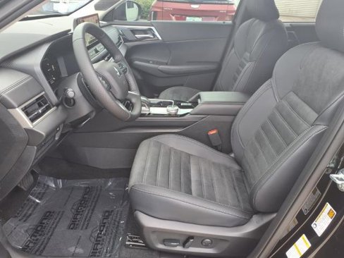New 2025 Mitsubishi Outlander SE image 13
