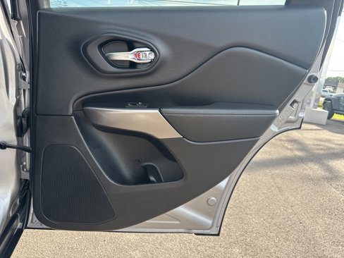 Used 2019 Jeep Cherokee Latitude Plus image 15