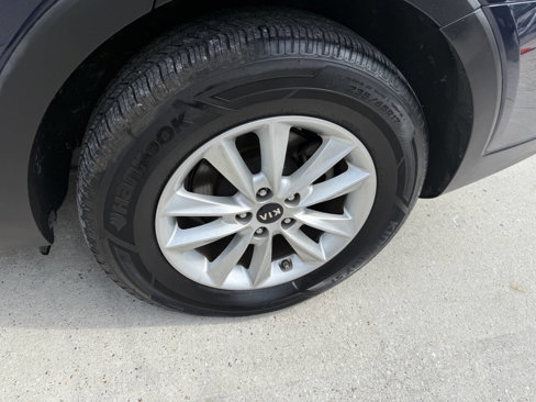 Used 2019 Kia Sorento FWD V6 image 28