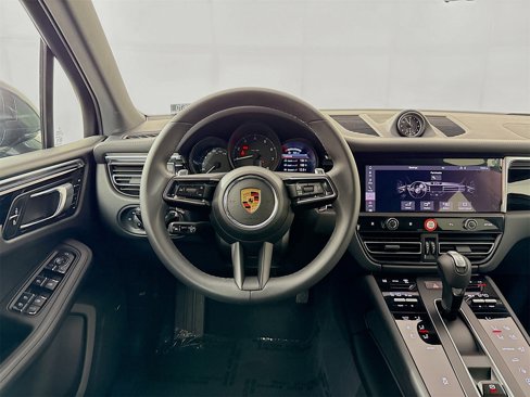 Used 2025 Porsche Macan image 19