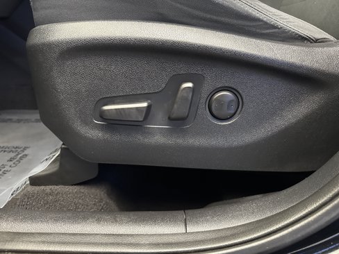 Used 2017 Kia Sorento LX w/ LX Convenience Package image 12