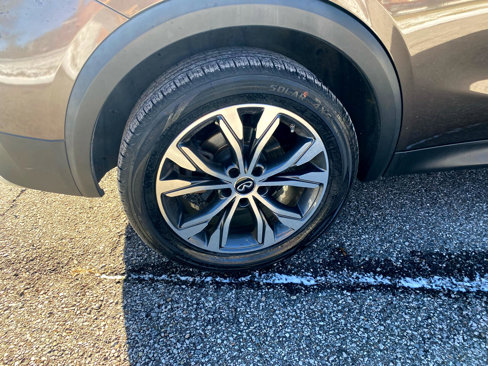 Used 2018 INFINITI QX30 Premium image 40