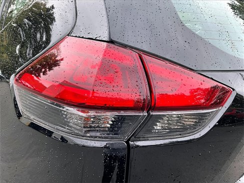 Used 2019 Nissan Rogue S image 31