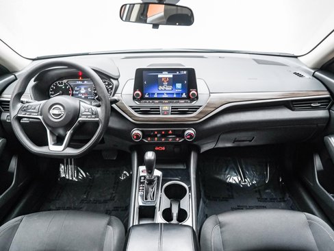 Used 2024 Nissan Altima 2.5 SV image 13