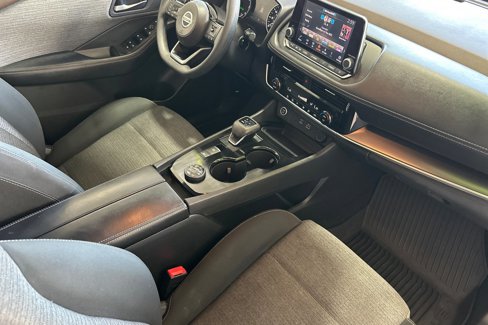 Used 2021 Nissan Rogue SV image 16