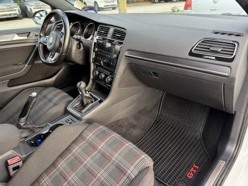 Used 2018 Volkswagen GTI SE image 35