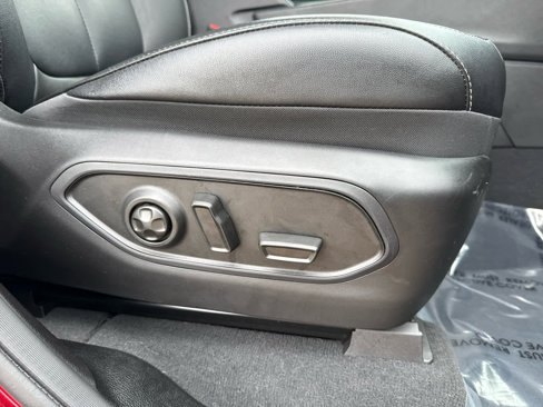 Used 2023 Jeep Grand Cherokee Limited w/ Black Appearance Package image 33