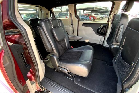 Used 2017 Dodge Grand Caravan SXT image 17