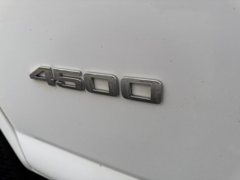 Used 2017 Chevrolet Express 4500 Extended image 27