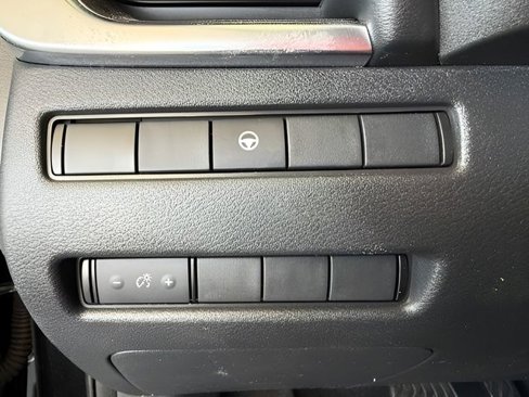 Used 2021 Nissan Rogue SV image 30