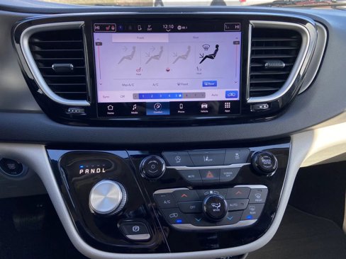 Used 2022 Chrysler Pacifica Touring-L image 20