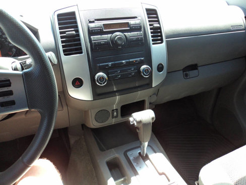 Used 2012 Nissan Frontier SV image 11