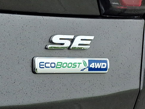 Used 2018 Ford Escape SE w/ SE Sport Appearance Package image 29