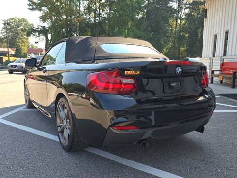 Used 2016 BMW M235i Convertible image 3