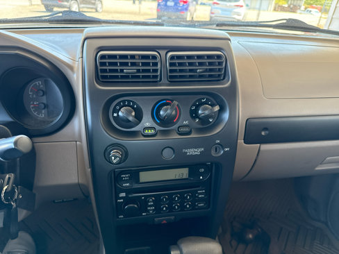Used 2002 Nissan Frontier XE image 10