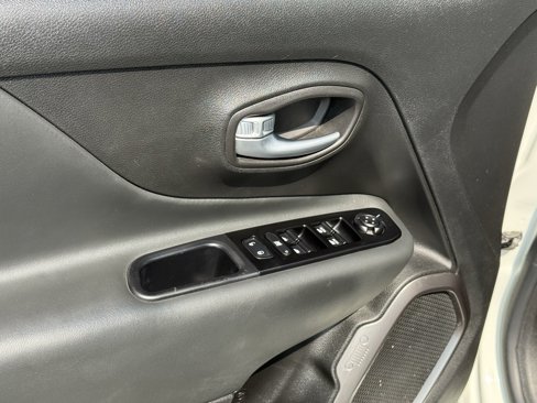 Used 2021 Jeep Renegade Limited image 21