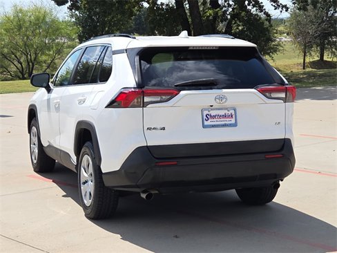 Used 2019 Toyota RAV4 LE image 6