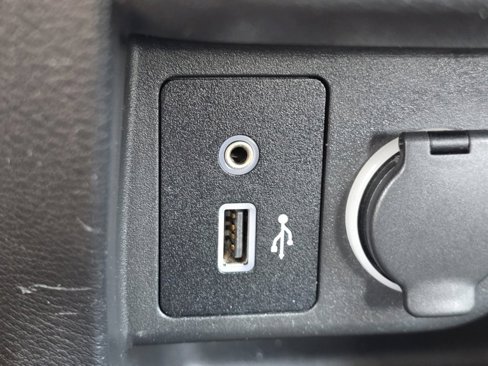 Used 2019 Nissan Kicks S image 4