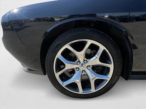 Used 2016 Dodge Challenger SXT Plus image 19
