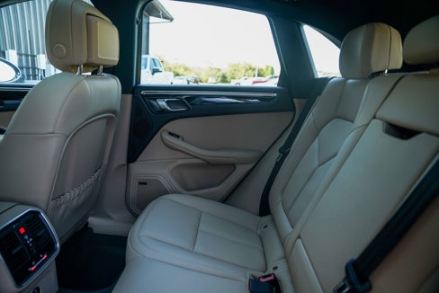 Certified 2025 Porsche Macan image 28