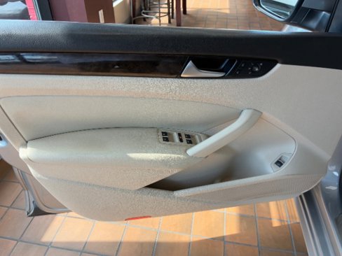 Used 2014 Volkswagen Passat TDI SEL Premium image 14