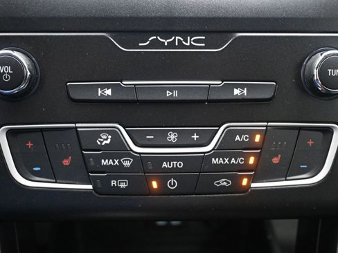 Used 2019 Ford Fusion SEL image 19