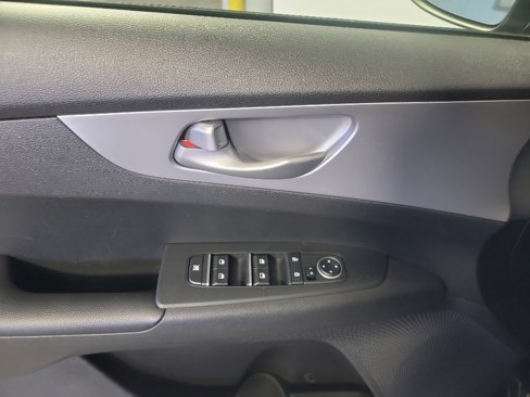 Certified 2022 Kia Forte LXS w/ LXS Technology Package image 36